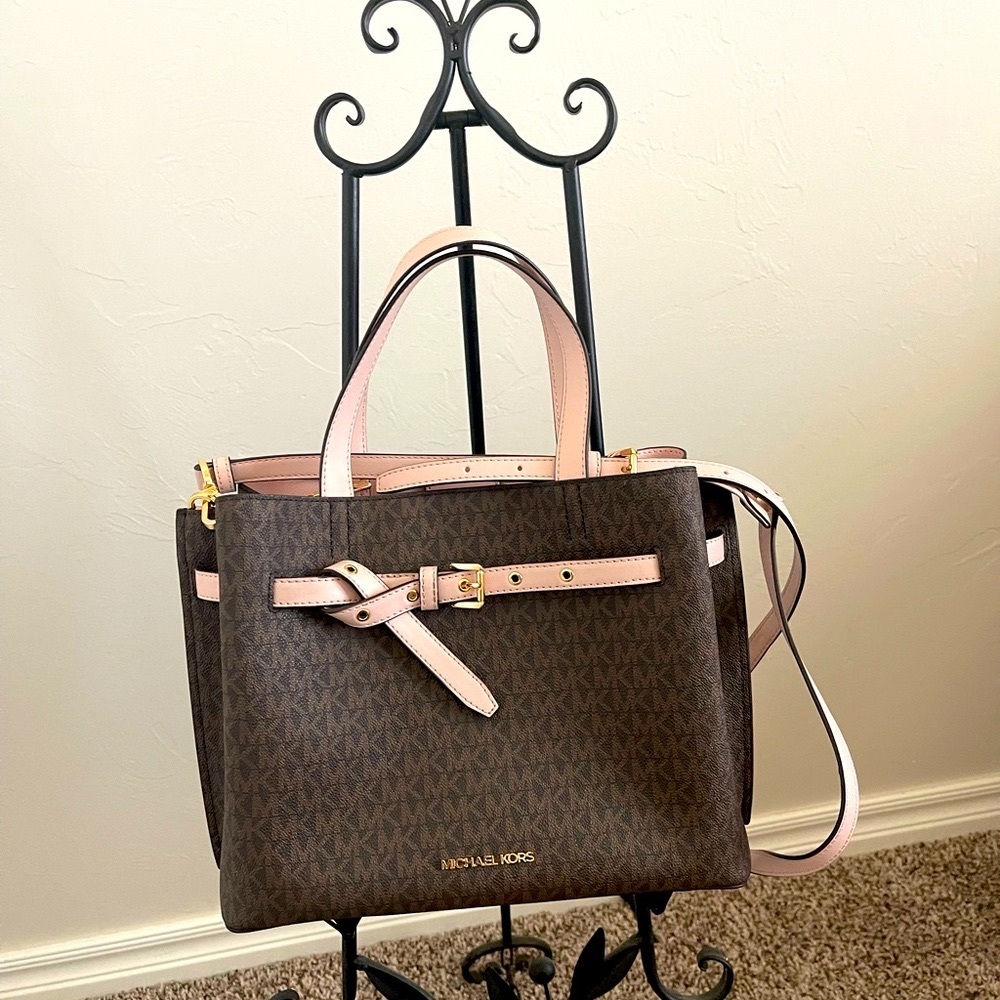 COACH Satchel/ with additional shoulder strap! Signature patterns/pink